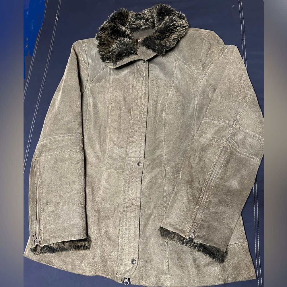 Danier Woman’s Leather Winter Jacket - Picture 4 of 8